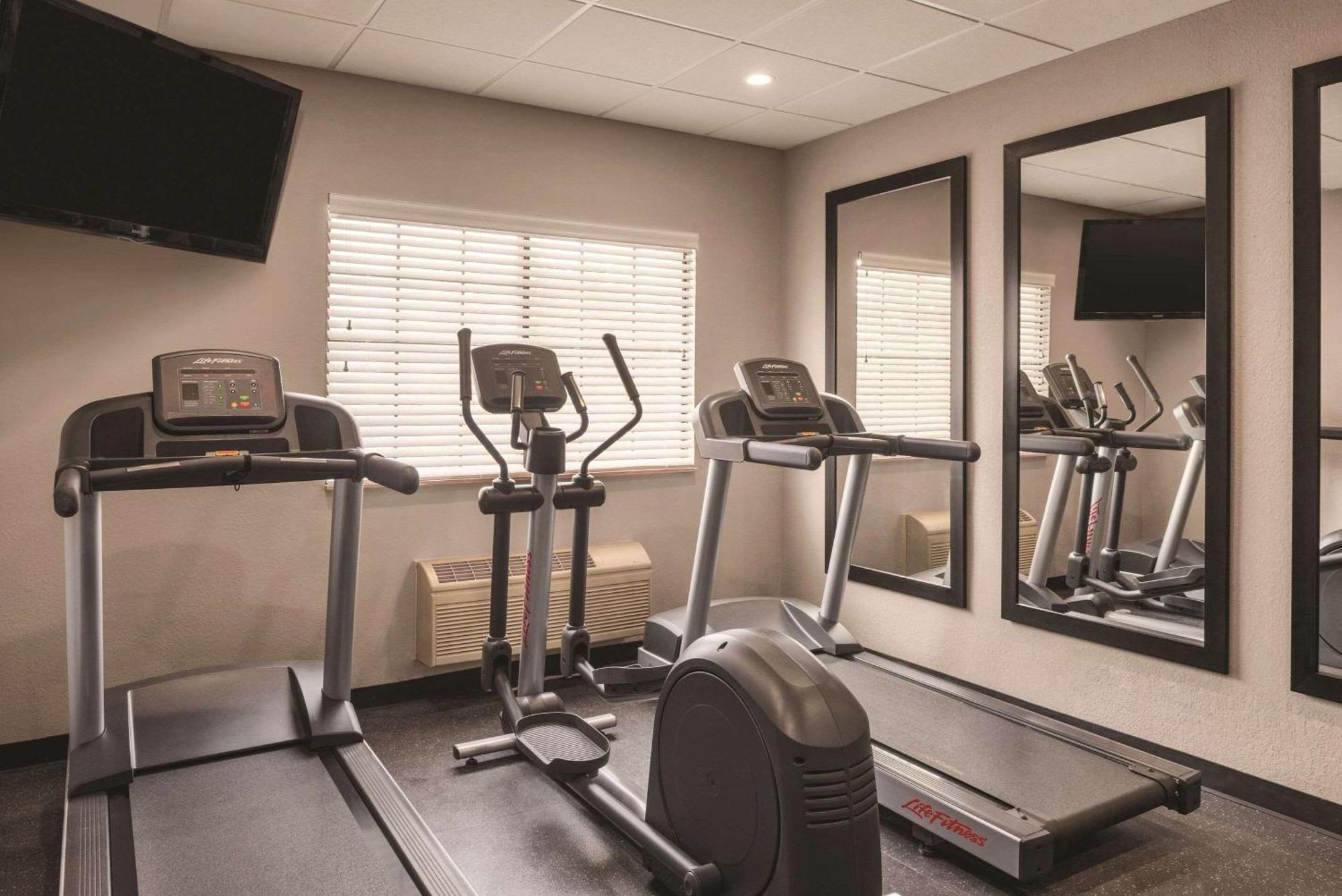 Country Inn & Suites By Radisson, Chicago-Hoffman هوفمان ستيتس المظهر الخارجي الصورة